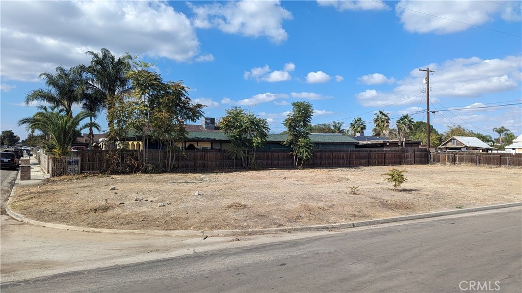 500 Lawson Road Bakersfield, CA 93307 - Photo 14 of 15 a view of outdoor space with trees