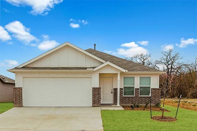 $2,100 | 1937 Ventasso Boulevard, Providence Village, TX 76227
