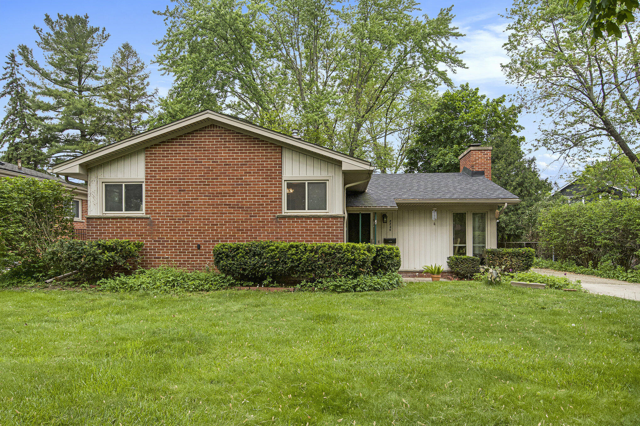 2236 Medford Road Ann Arbor, MI 48104 - Photo 2 of 15 001_dsc02811_142