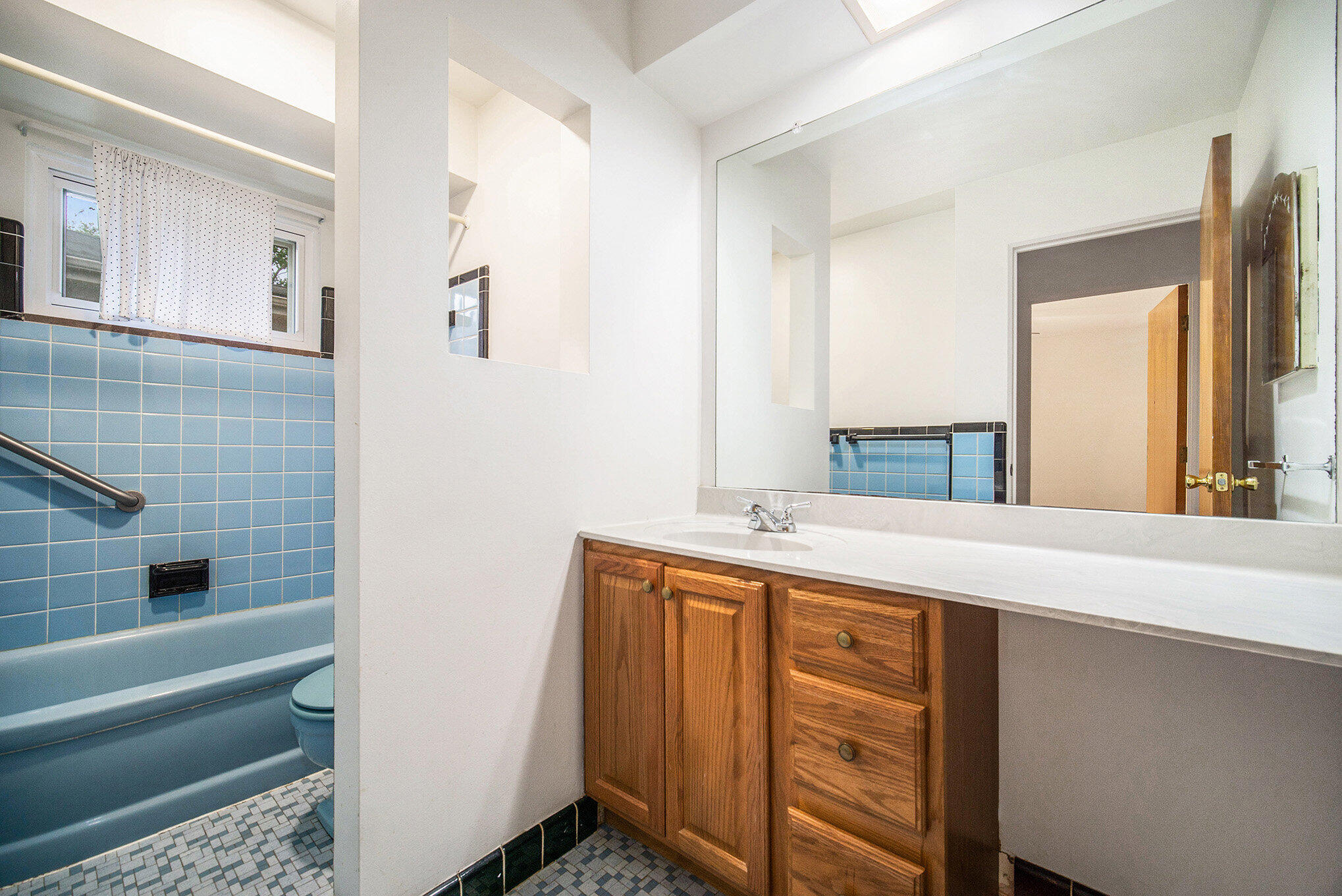 2236 Medford Road Ann Arbor, MI 48104 - Photo 10 of 15 013_dsc02361_561