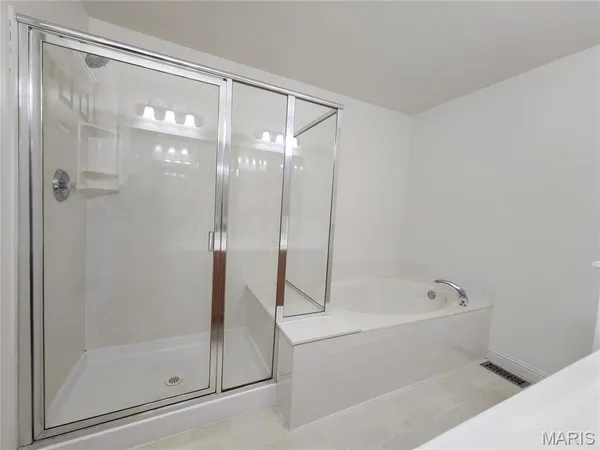 $2,200 | 3642 Candlewyck Green Court, Florissant, MO 63034