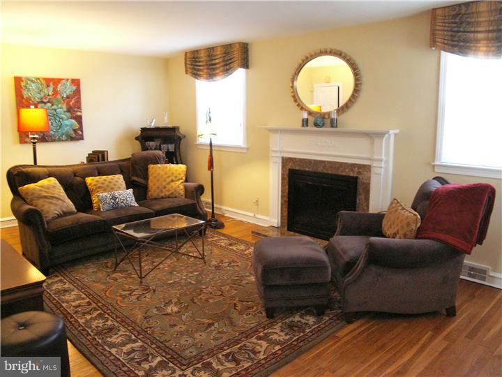 1608 Ridgeway Road Havertown, PA 19083 - Photo 4 of 24 Living Room