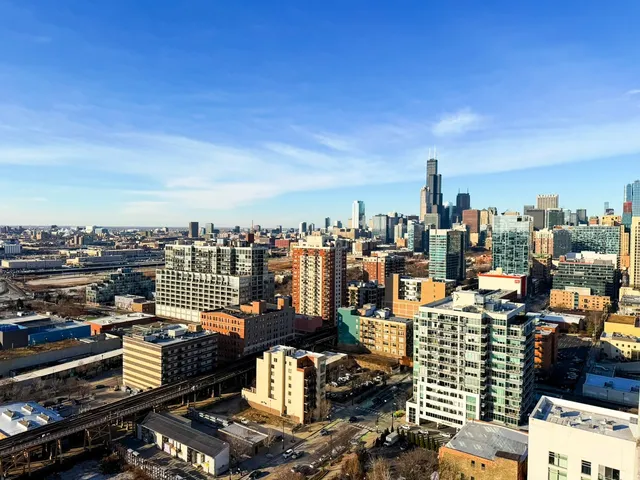 $2,000 | 1720 South Michigan Avenue, Unit 2616, Chicago, IL 60616