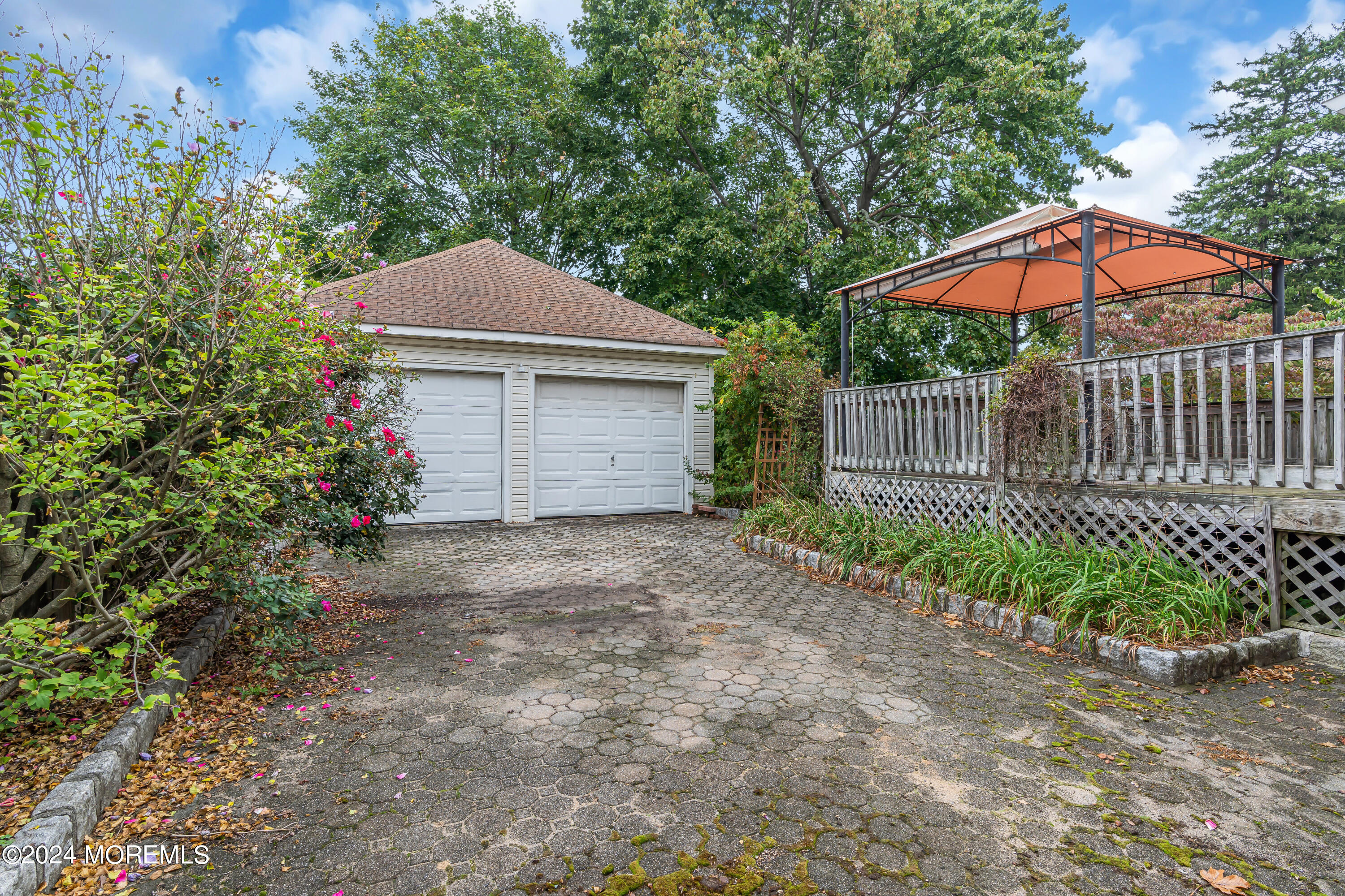 45 2nd Street Keyport, NJ 07735 - Photo 22 of 24 a backyard of a house with table and chairs