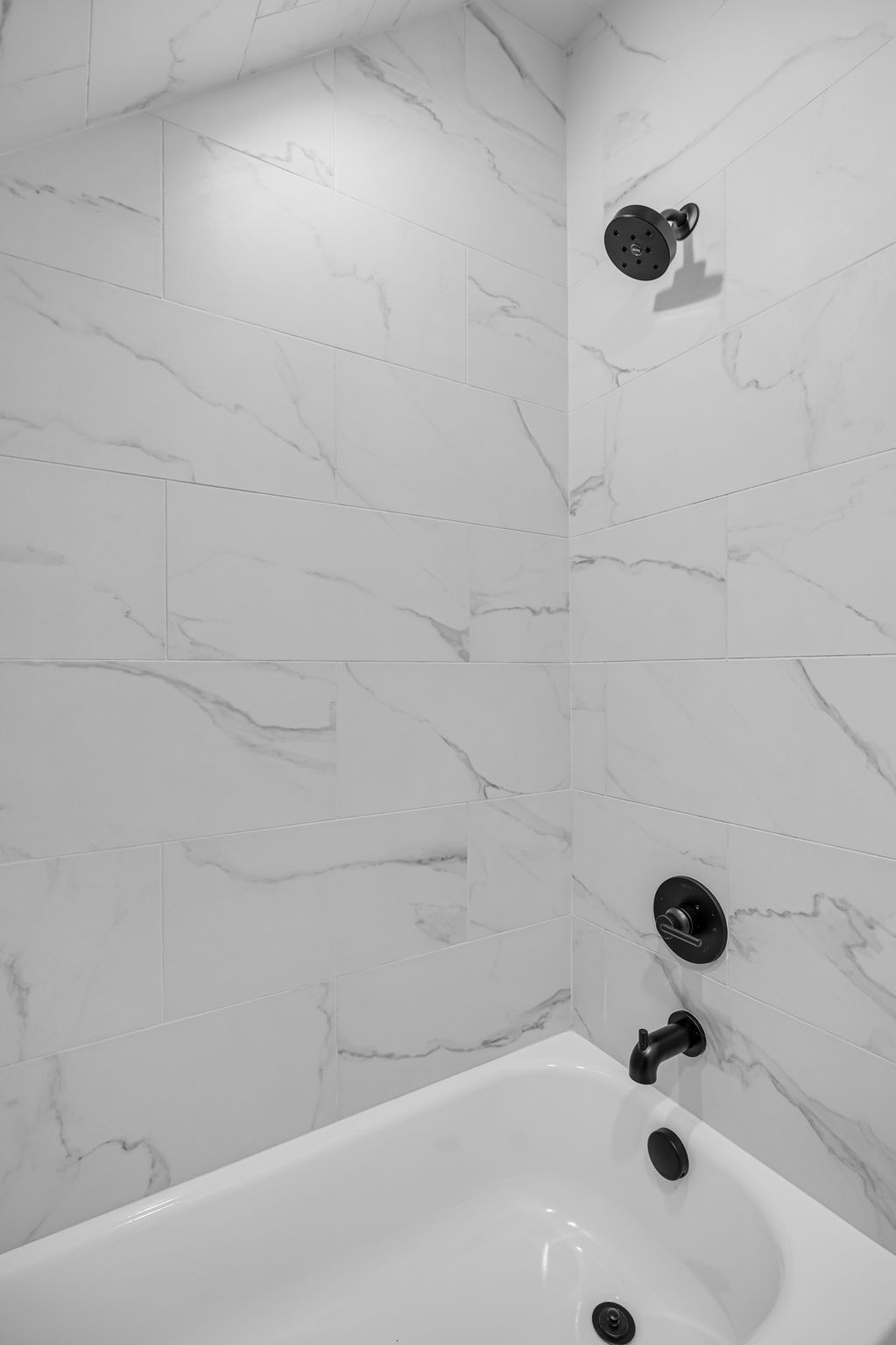 5925 Hunt Valley Drive Spring Hill, TN 37174 - Photo 53 of 69 a bathroom with a tub