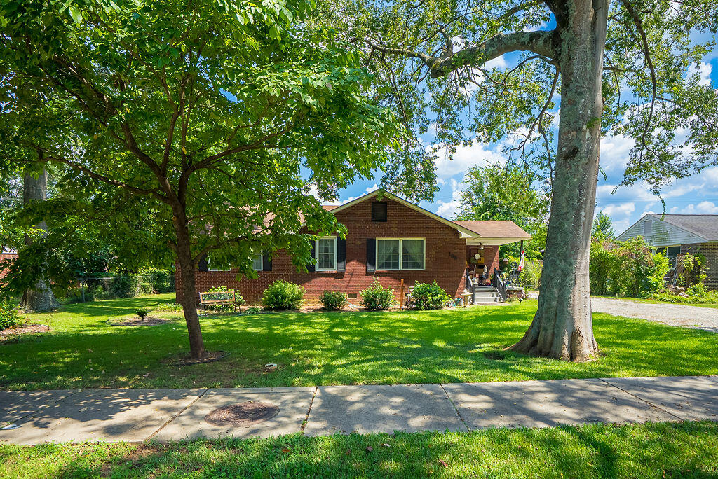 100 Collier Street Aiken, SC 29803 - Photo 2 of 7 ©MeghannPadgett_100Collier-3