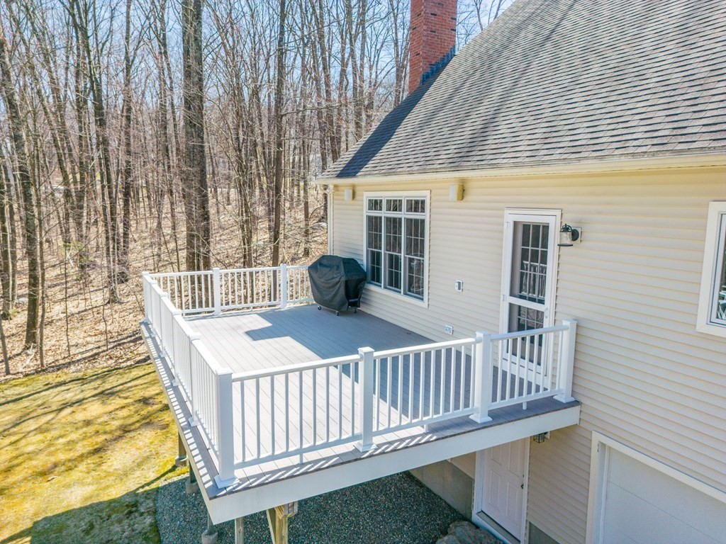 91 Hartness Road Sutton, MA 01590 - Photo 4 of 27