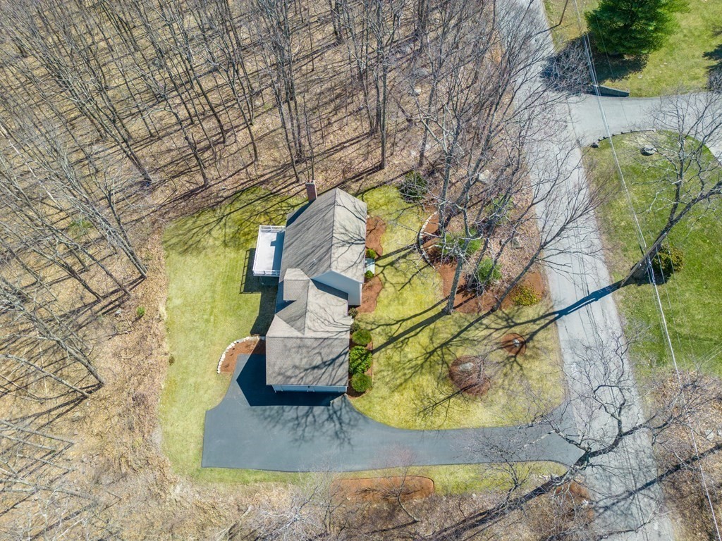 91 Hartness Road Sutton, MA 01590 - Photo 6 of 27