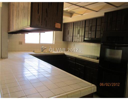 3589 Ruth Drive Las Vegas, NV 89121 - Photo 4 of 10 Kitchen.