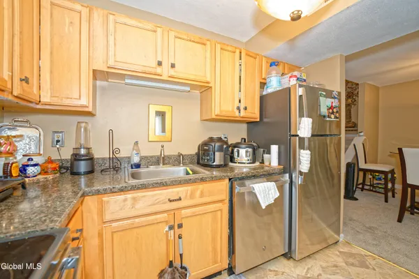 $260,000 | 11 Fox Hollow Square, Cohoes, NY 12047