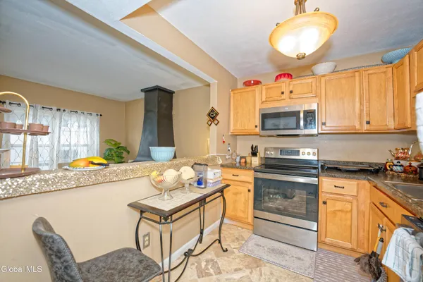 $260,000 | 11 Fox Hollow Square, Cohoes, NY 12047