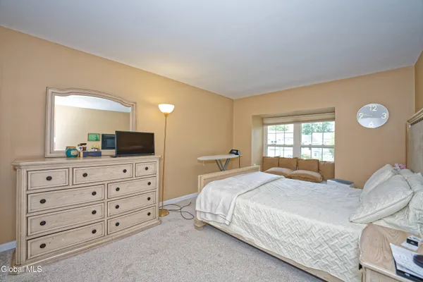 $260,000 | 11 Fox Hollow Square, Cohoes, NY 12047
