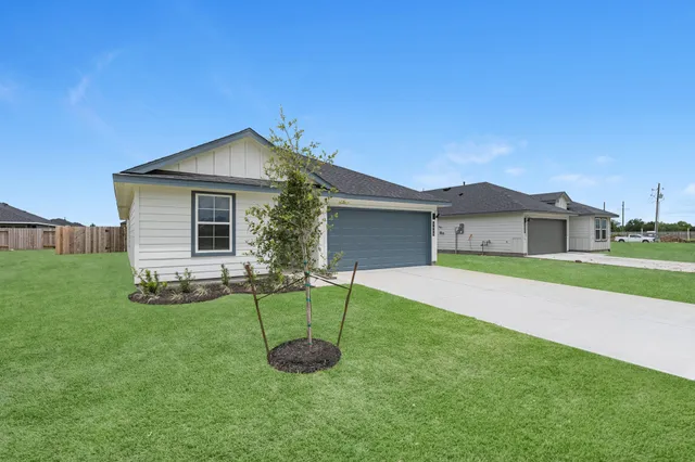 a view of a house with a backyard
