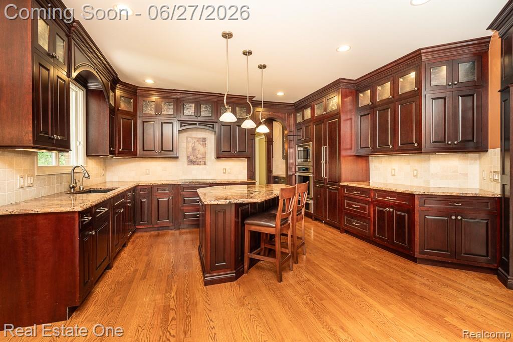 3347 St George Court Rochester, MI 48306 - Photo 10 of 51 Updated kitchen with granite