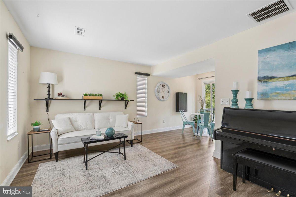 1745 Ridgely Road Edgewater, MD 21037 - Photo 2 of 26 living room