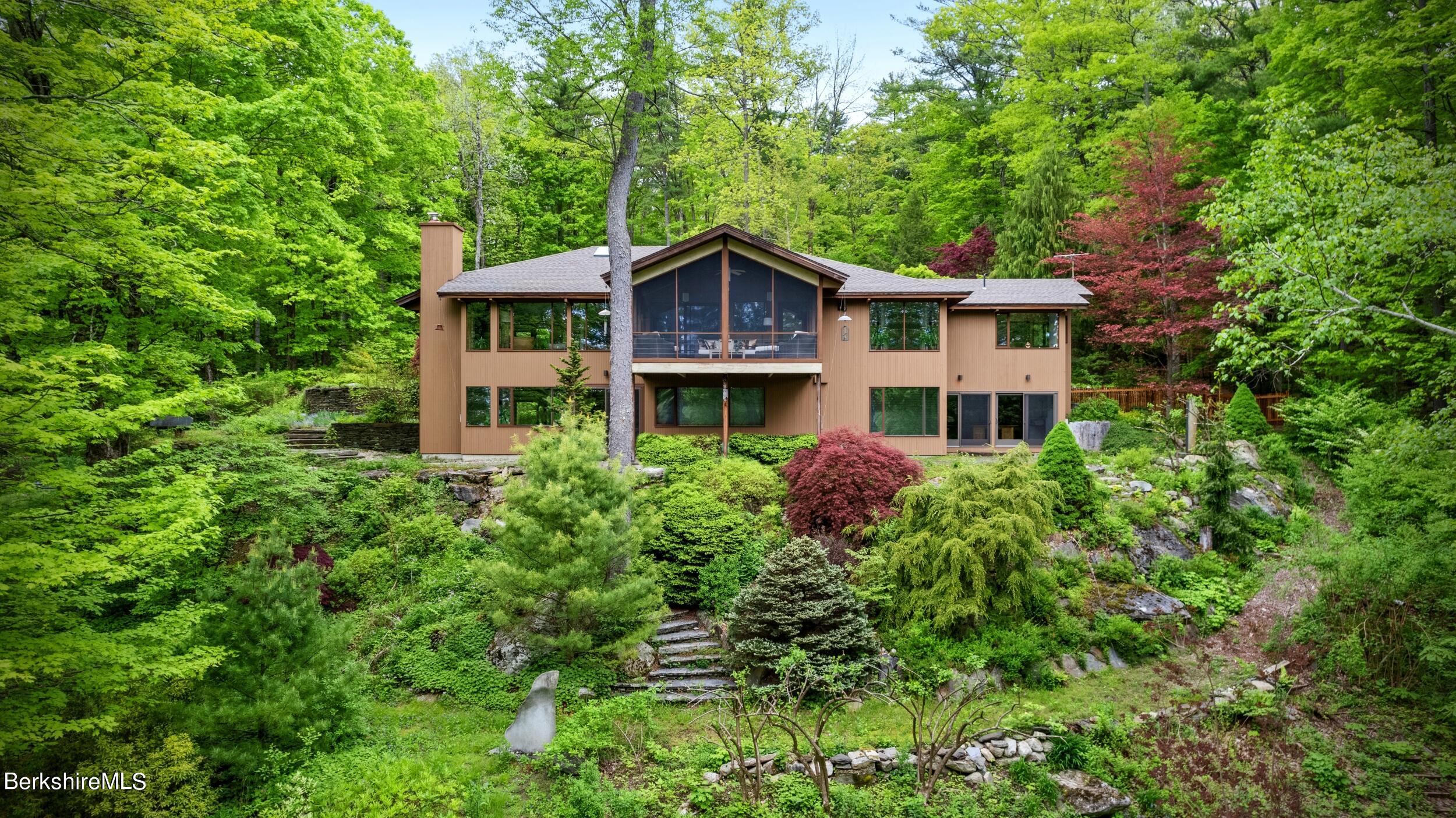 CONTEMPORARY HOME ON STEVENS LAKE