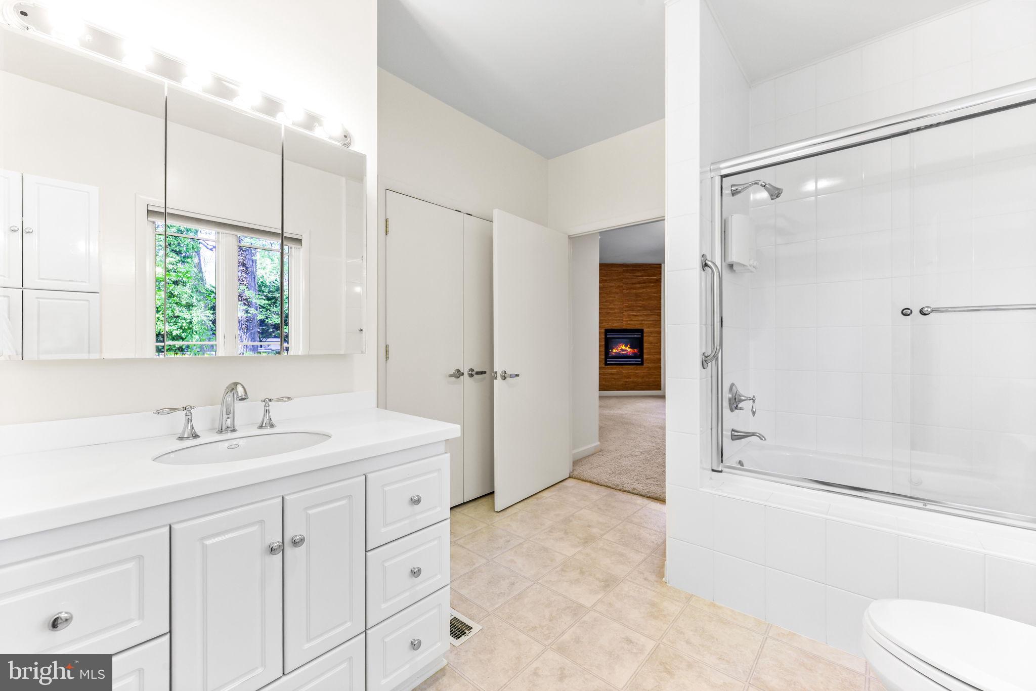 1501 Shore Road Middle River, MD 21220 - Photo 57 of 82 Main level suite full bath (1 of 2)