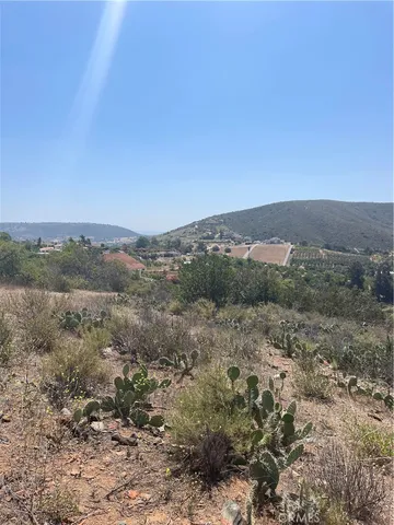 a view of a dry field