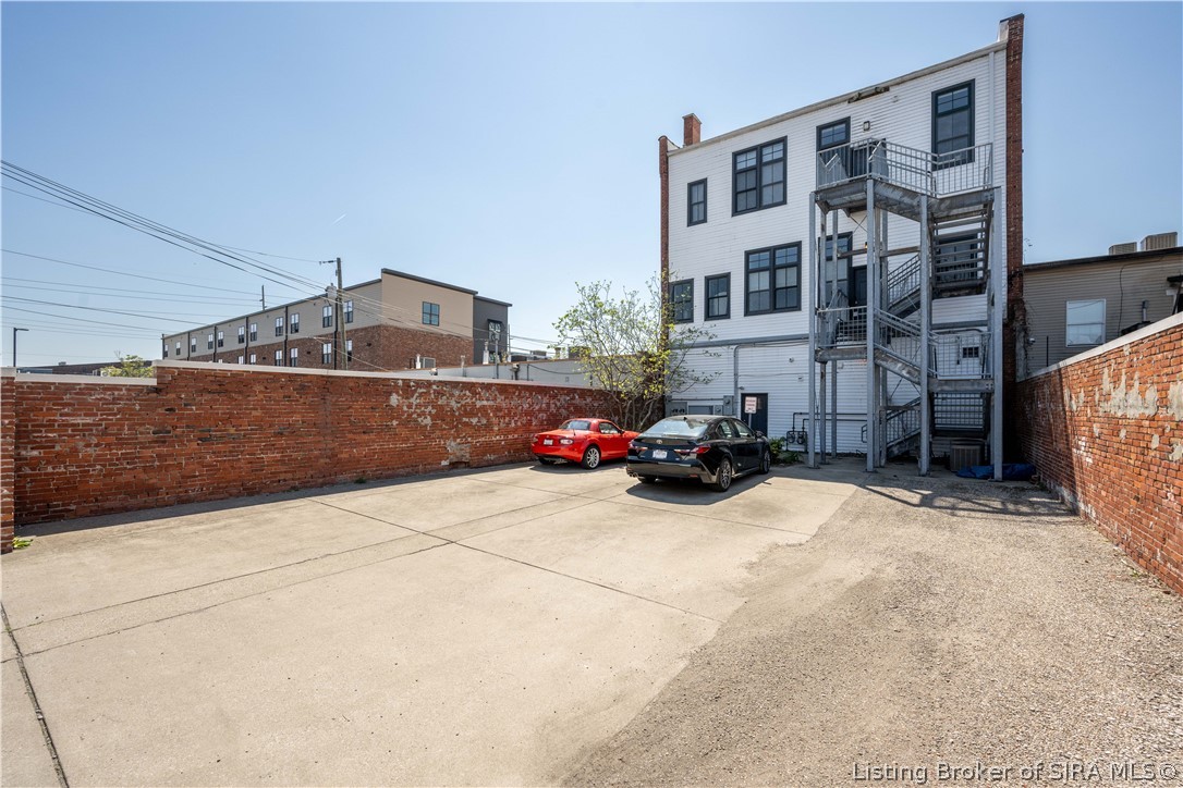 240 Spring Street, Unit B Jeffersonville, IN 47130 - Photo 18 of 25