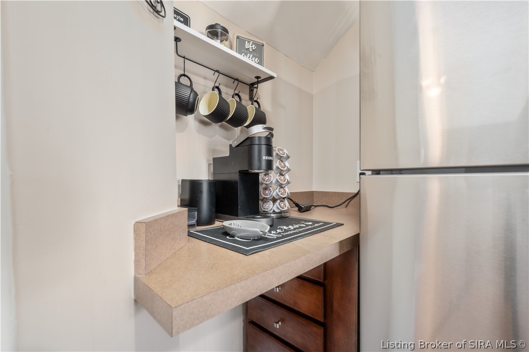 240 Spring Street, Unit B Jeffersonville, IN 47130 - Photo 7 of 25