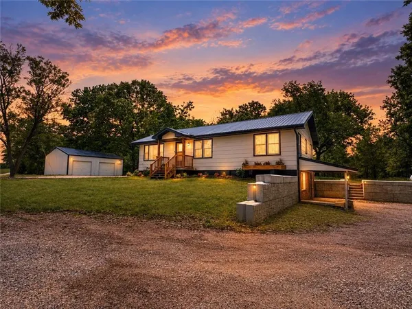 $342,500 | 15420 Northwest Nw Highway, Urich, MO 64788