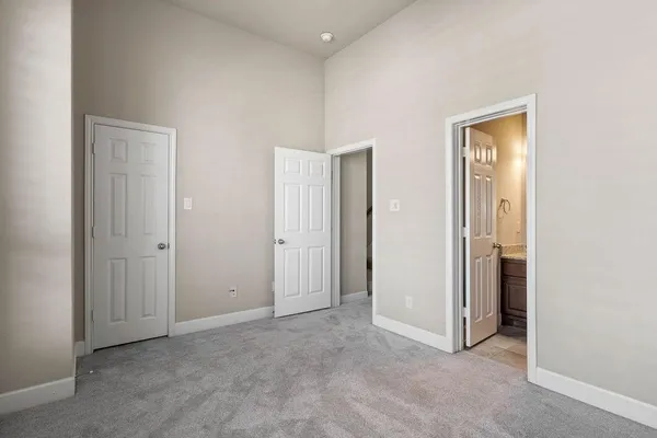 an empty room with closet and mirror