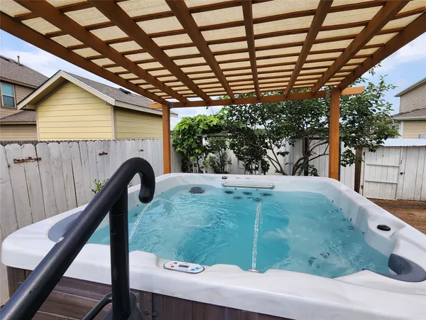 $1,800 | 2606 Oakwood Blf Trail, Houston, TX 77038