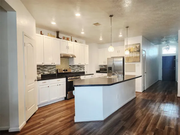 $1,800 | 2606 Oakwood Blf Trail, Houston, TX 77038