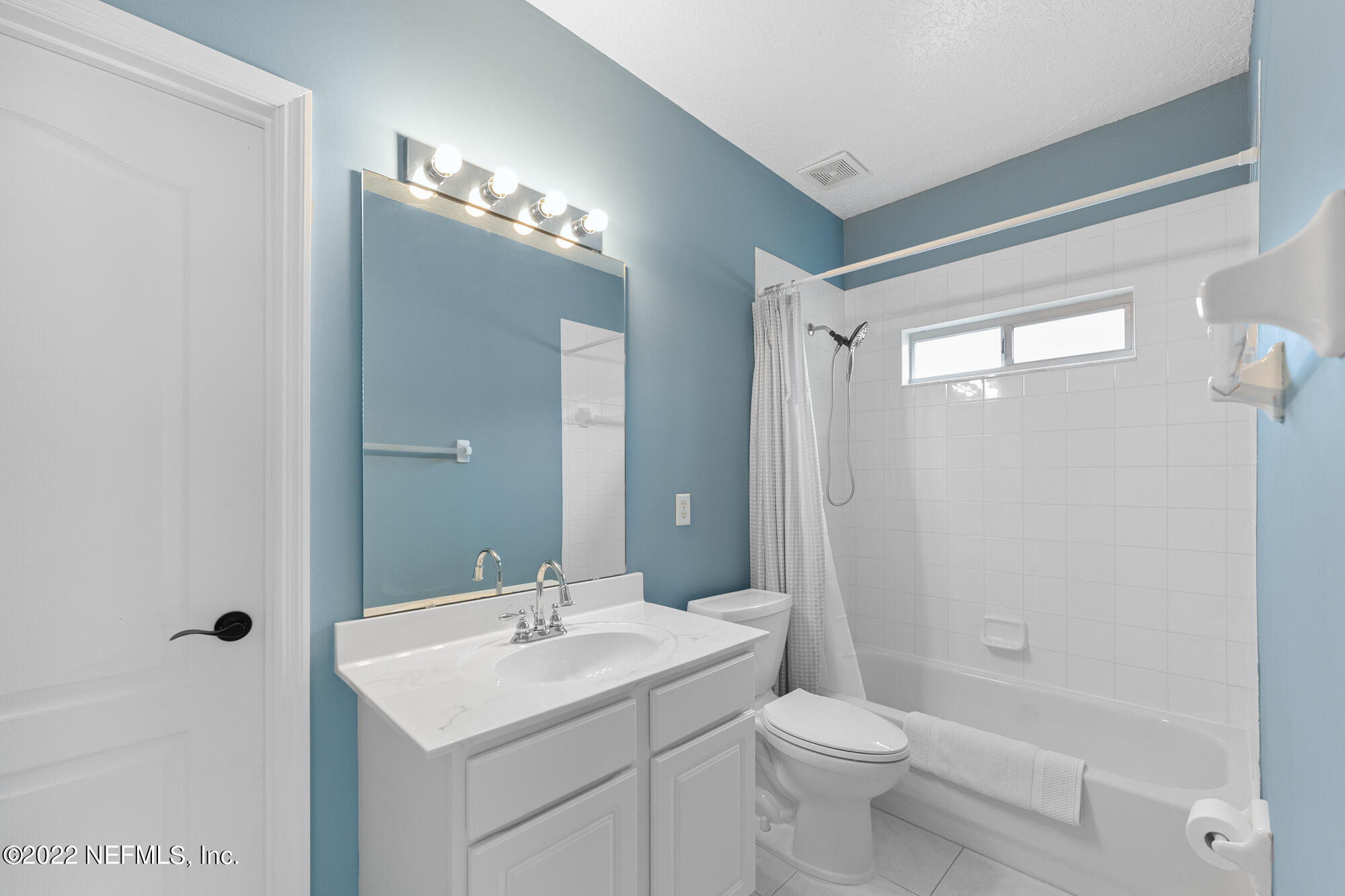 8713 Reedy Branch Drive Jacksonville, FL 32256 - Photo 33 of 38 a bathroom with a toilet a sink and mirror