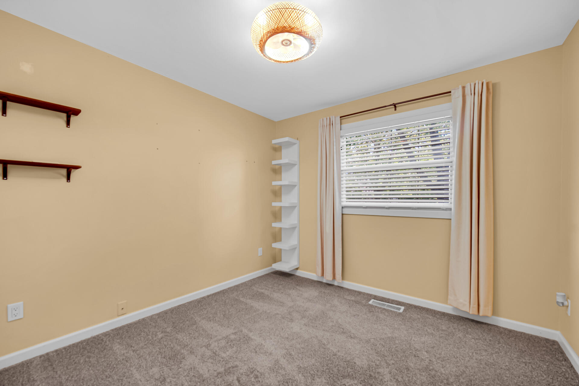 369 Riviera Circle Valparaiso, IN 46385 - Photo 20 of 25 1920x1280