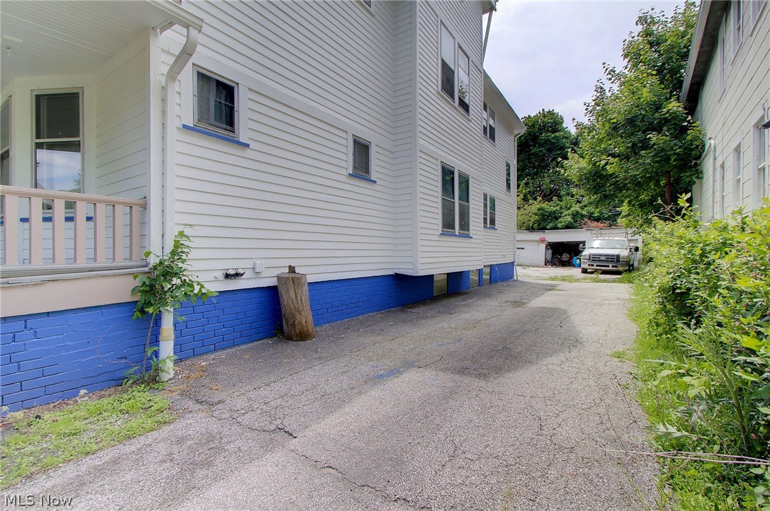 1872 Lampson Road Cleveland, OH 44112 - Photo 11 of 21