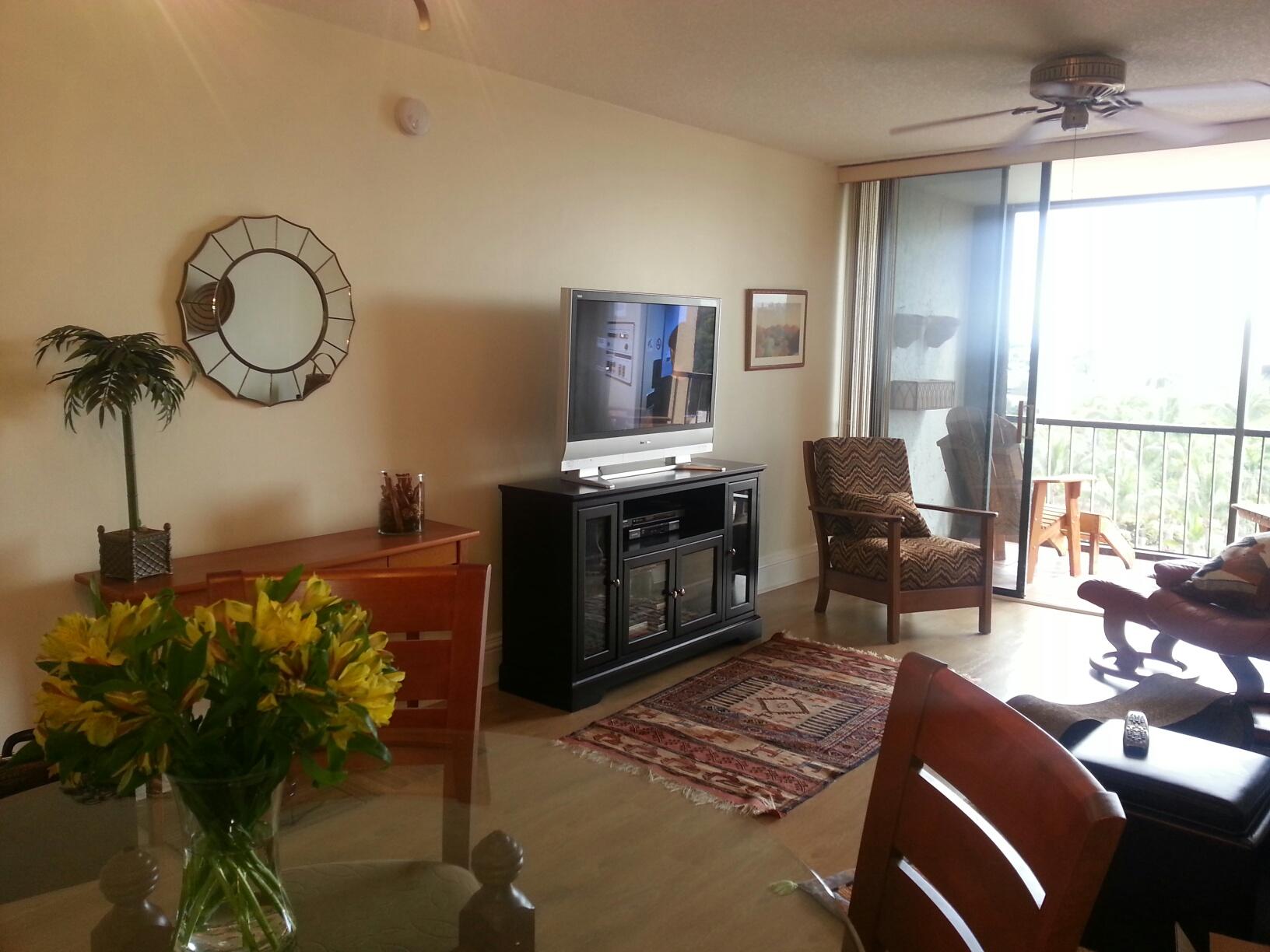 13 Royal Palm Way, Unit 604 Boca Raton, FL 33432 - Photo 7 of 20 Living Room