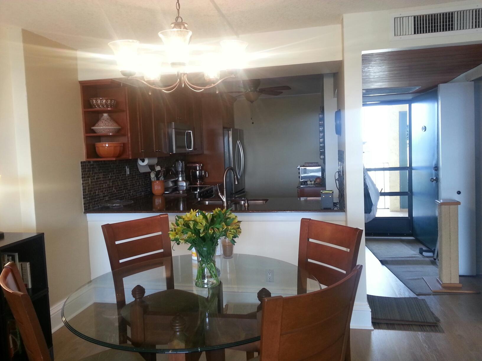 13 Royal Palm Way, Unit 604 Boca Raton, FL 33432 - Photo 9 of 20 Dining Room-Kitchen-Entry