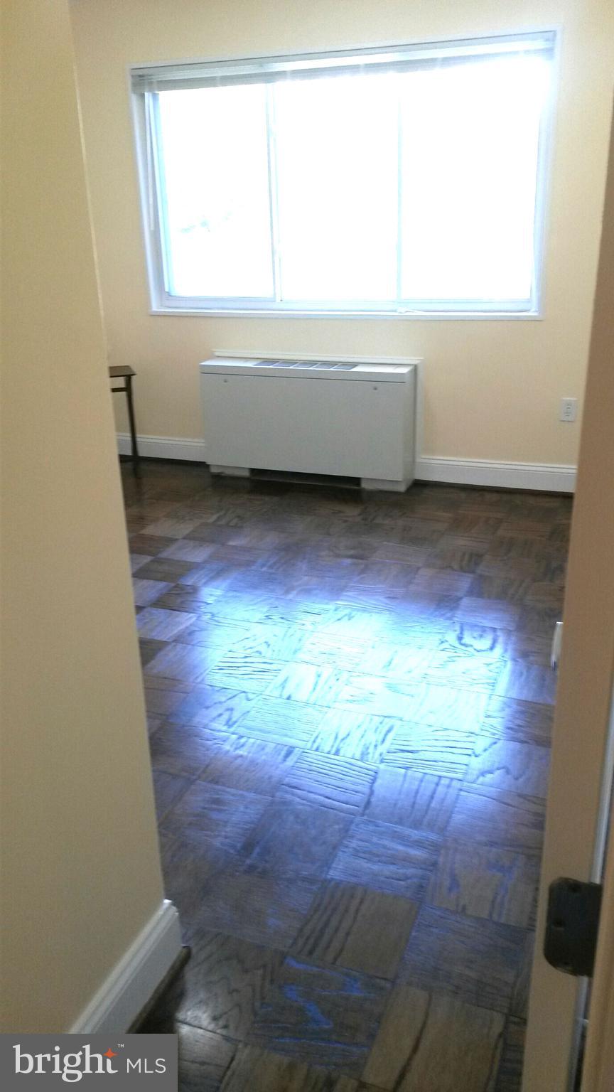 1009 Chillum Road, Unit 314 Hyattsville, MD 20782 - Photo 19 of 46 Middle bedroom