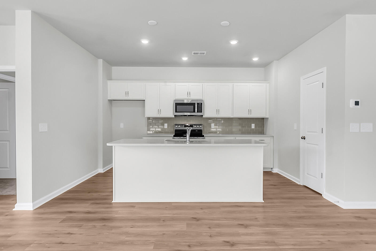 1001 Carolina Way Manning, SC 29102 - Photo 5 of 28 FMWeb03