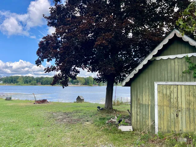 $329,000 | 7832 Highway 10, Branch, MI 49402