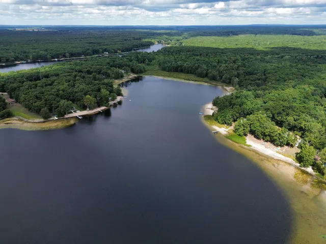 $329,000 | 7832 Highway 10, Branch, MI 49402