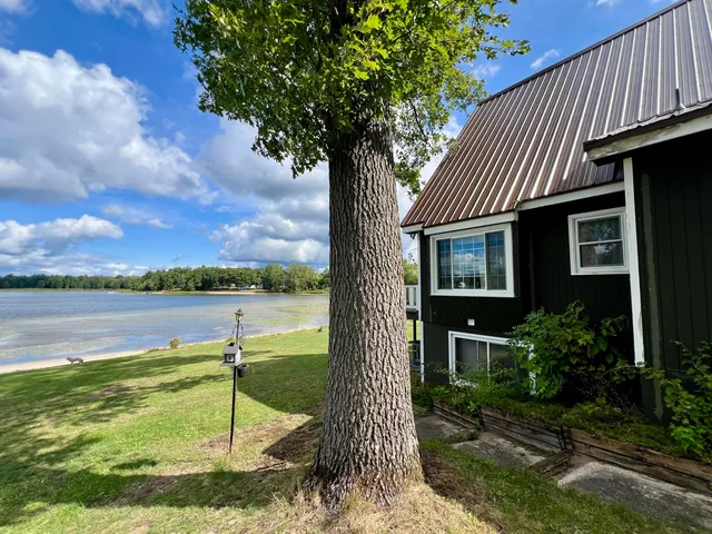 $329,000 | 7832 Highway 10, Branch, MI 49402