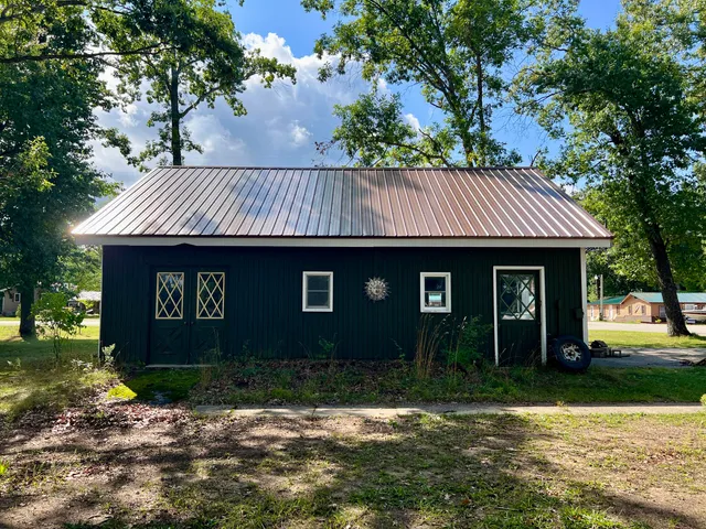 $329,000 | 7832 Highway 10, Branch, MI 49402