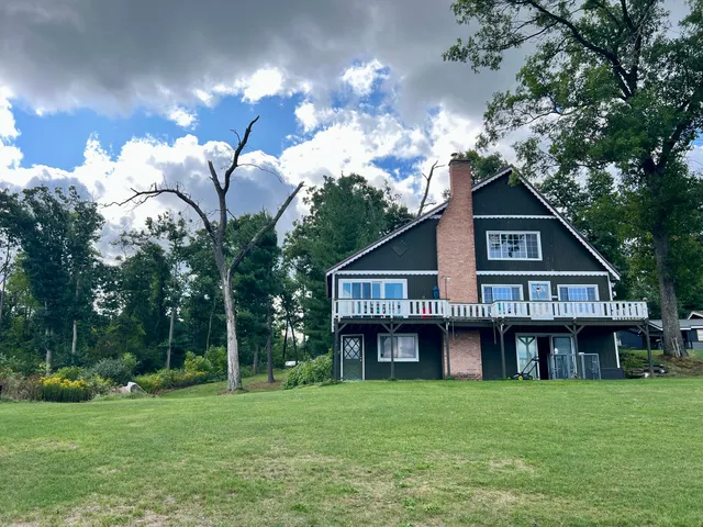 $329,000 | 7832 Highway 10, Branch, MI 49402