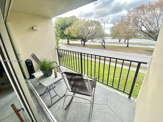 $2,200 | 9150 Fontainebleau Boulevard, Unit 205, Miami, FL 33172