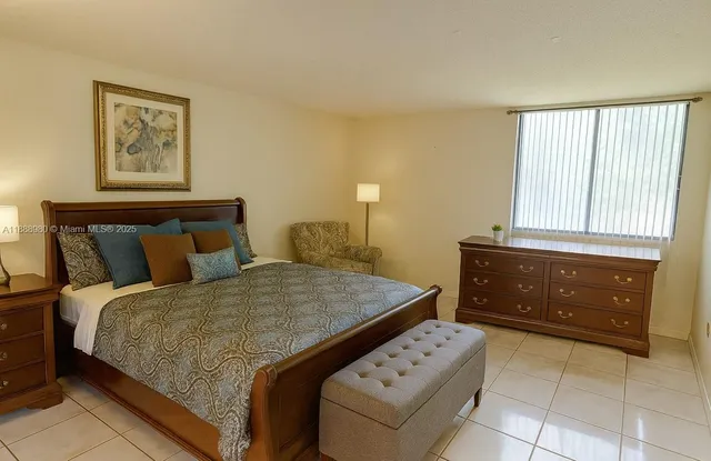 $2,200 | 9150 Fontainebleau Boulevard, Unit 205, Miami, FL 33172