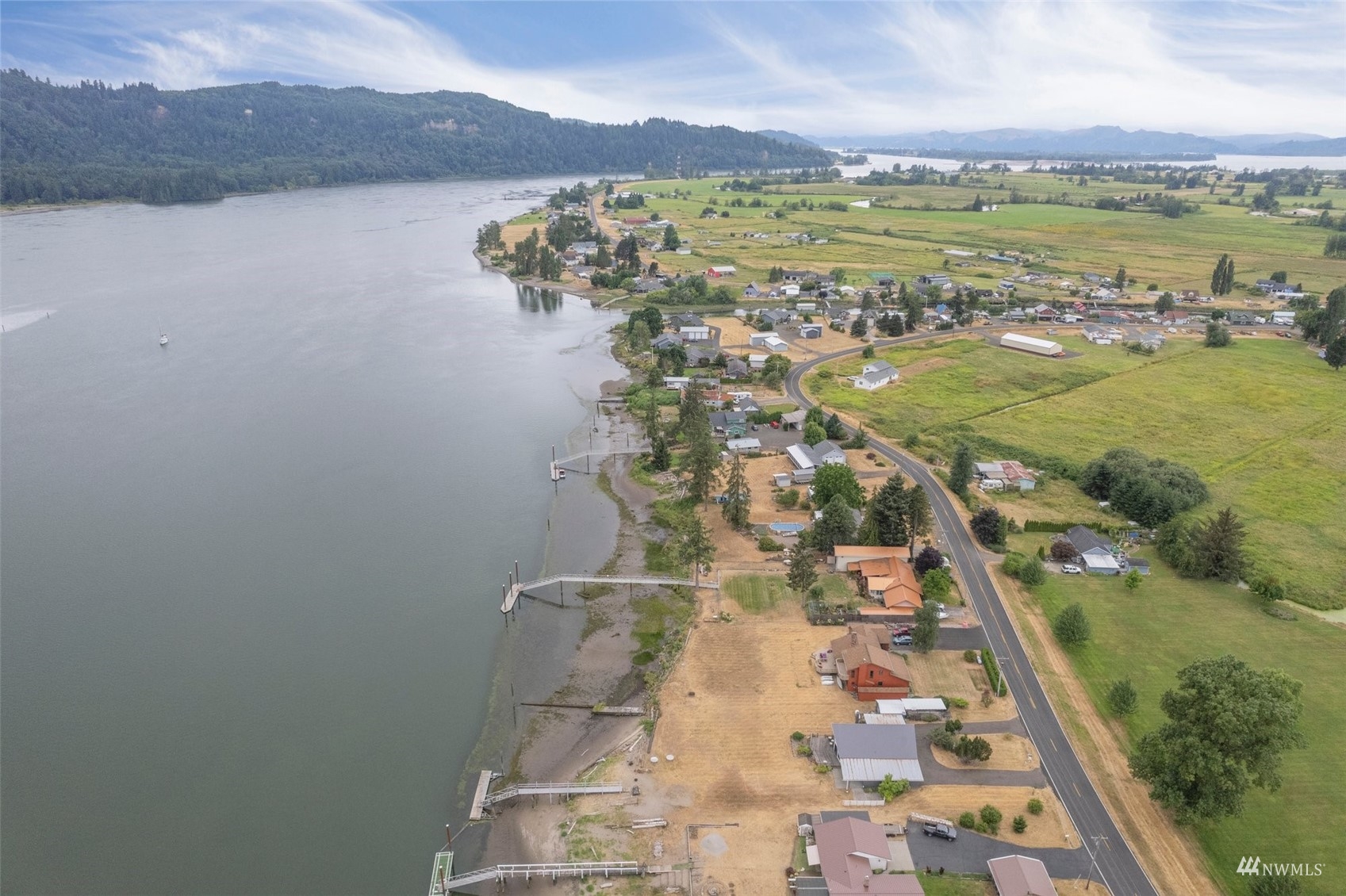 301 West Sunny Sands Road Cathlamet, WA 98612 - Photo 2 of 29 Gallery Image 2