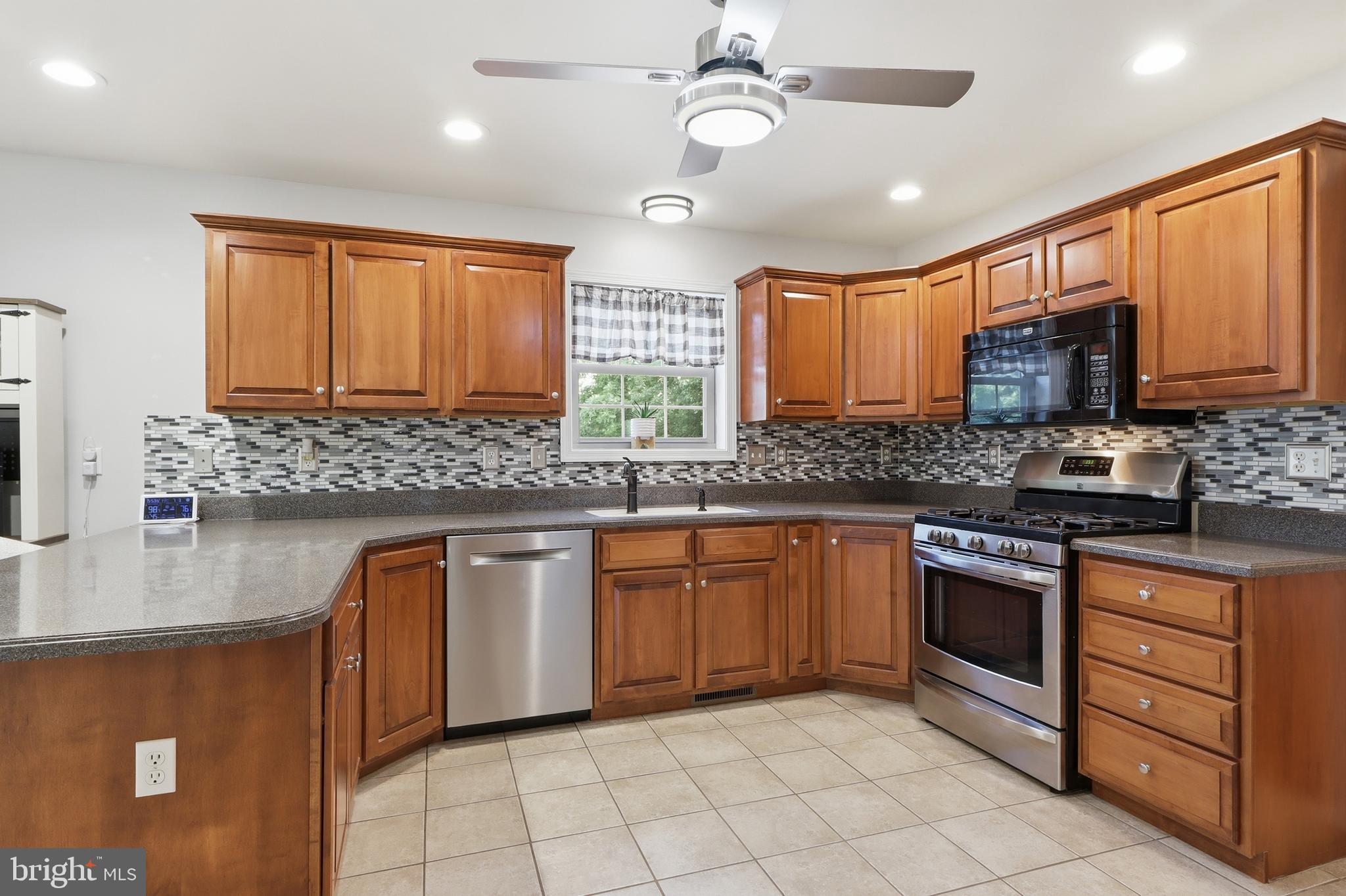 6123 Jennifer Lane Spring Grove, PA 17362 - Photo 14 of 69 Gallery Image 14