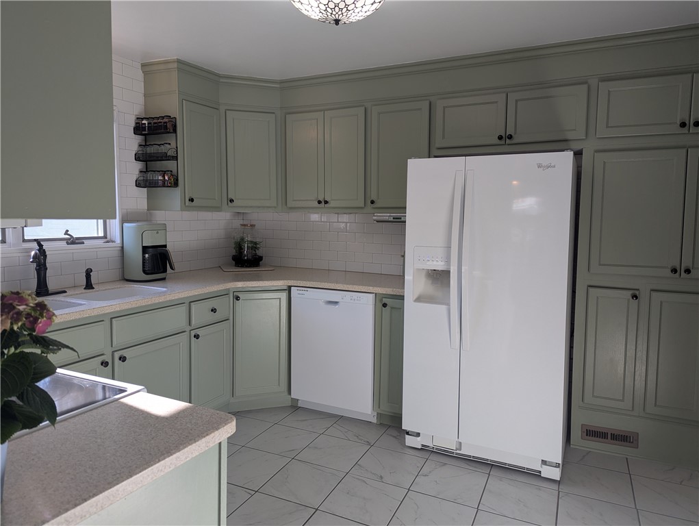 116 Grasmere Road Lockport Town, NY 14094 - Photo 35 of 39