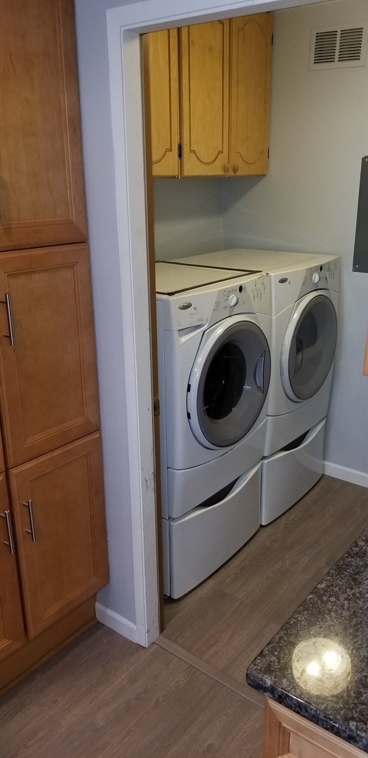 4484 Brookhaven Road Gurnee, IL 60031 - Photo 13 of 13 a utility room with dryer and washer
