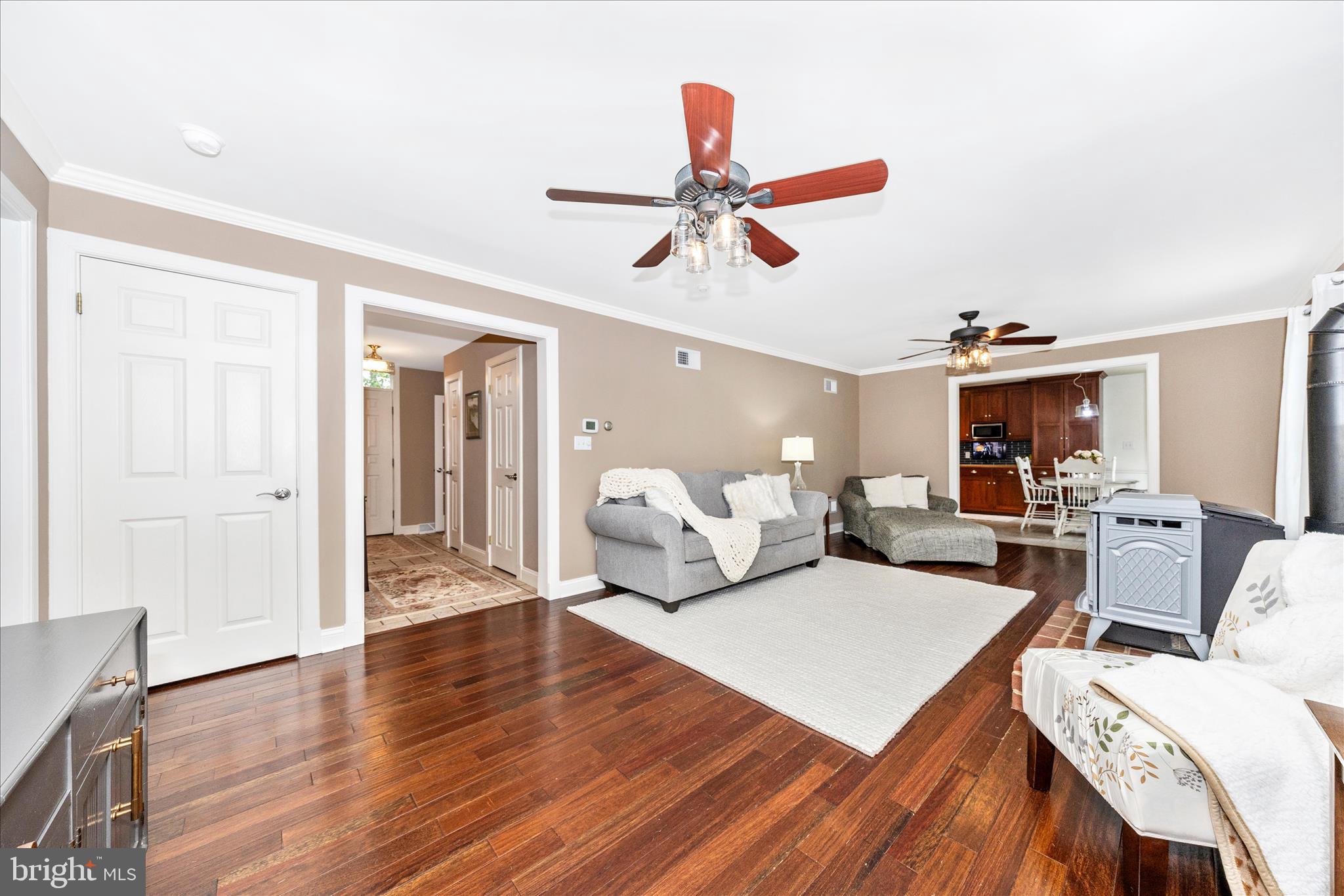 15810 Spade Road Hagerstown, MD 21740 - Photo 16 of 76 a living room with furniture