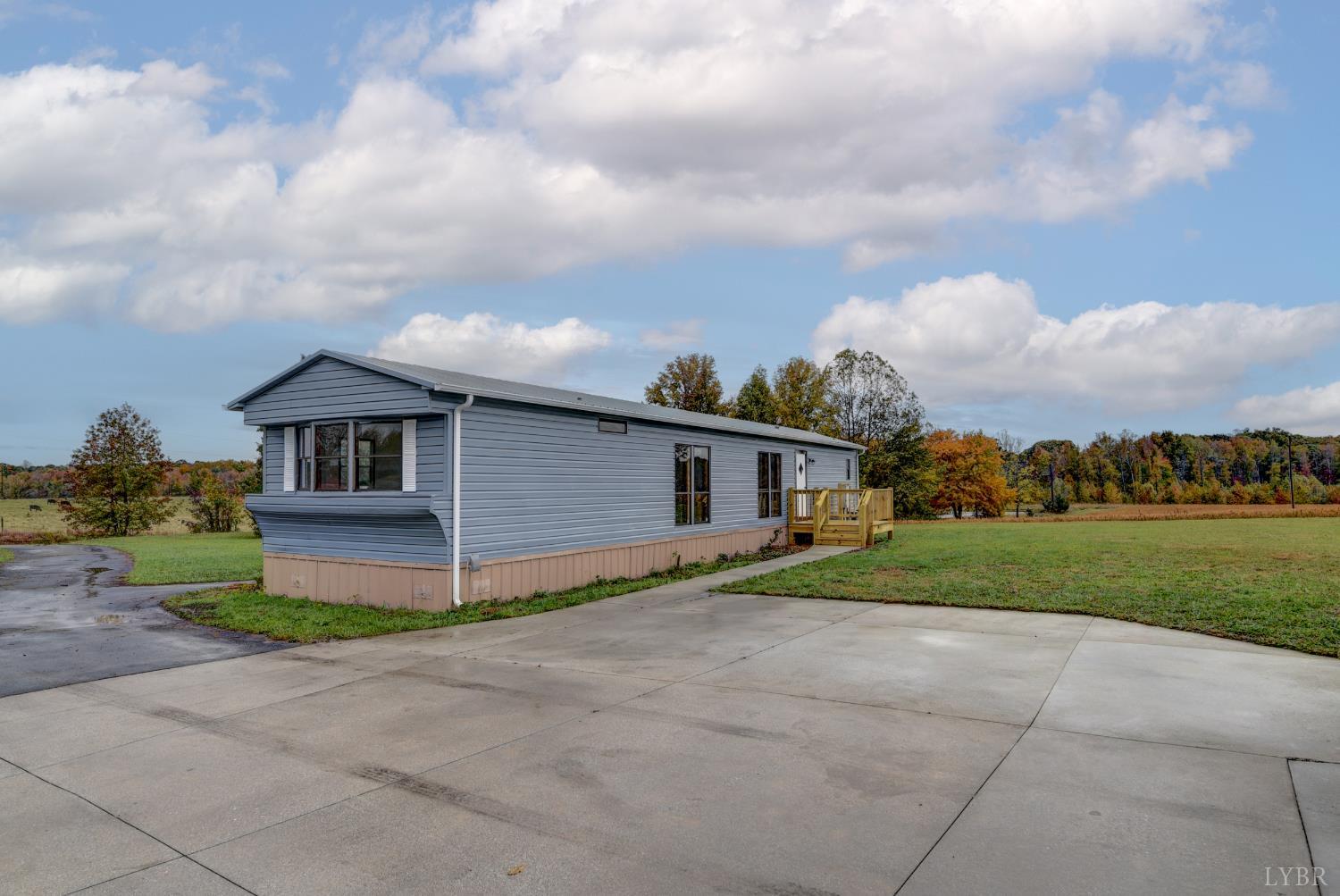 195 Dews Road Hurt, VA 24563 - Photo 24 of 37 front view of a house with a yard