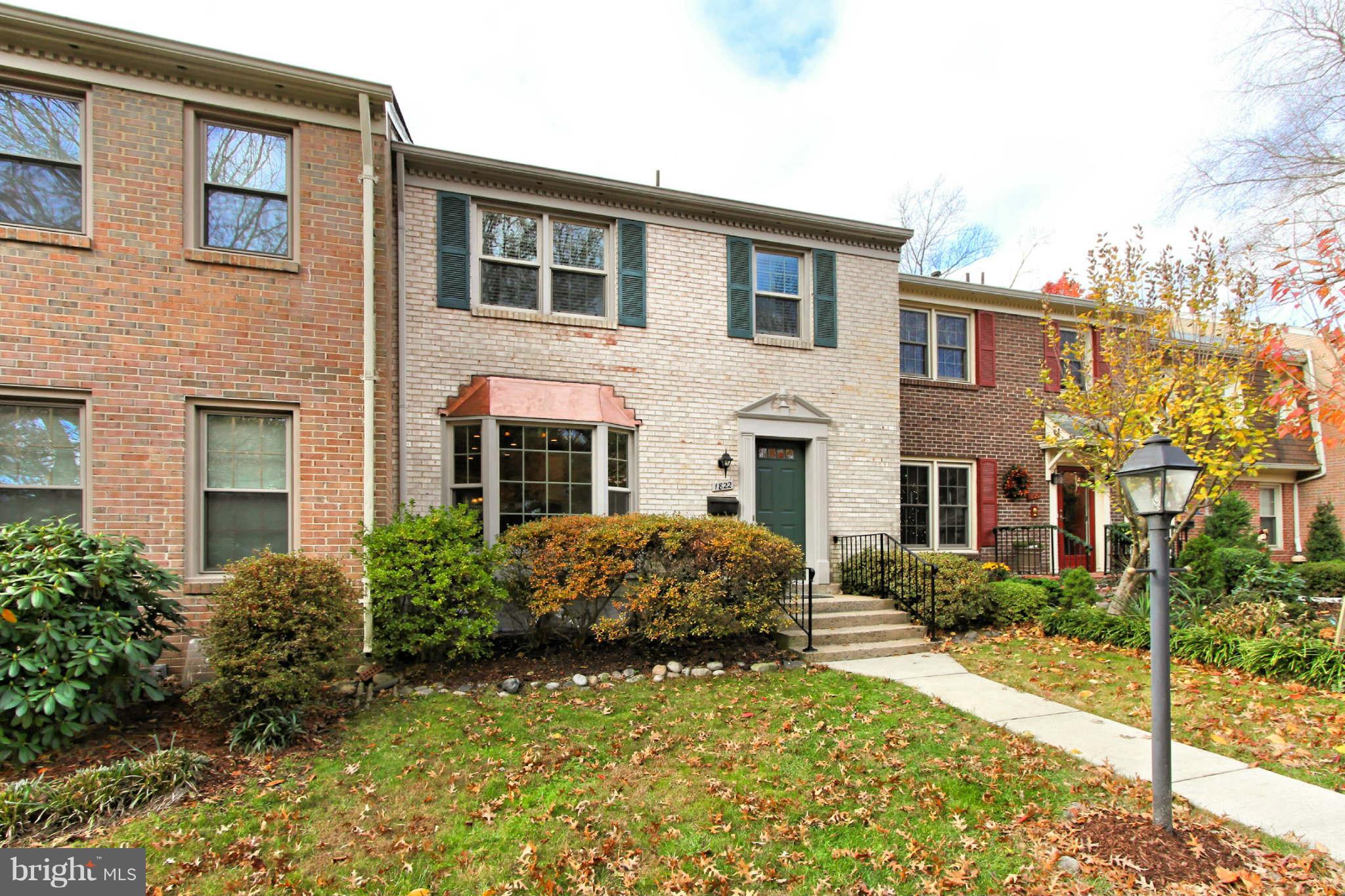 1822 Golf View Court Reston, VA 20190 - Photo 1 of 30 Exterior (Front)