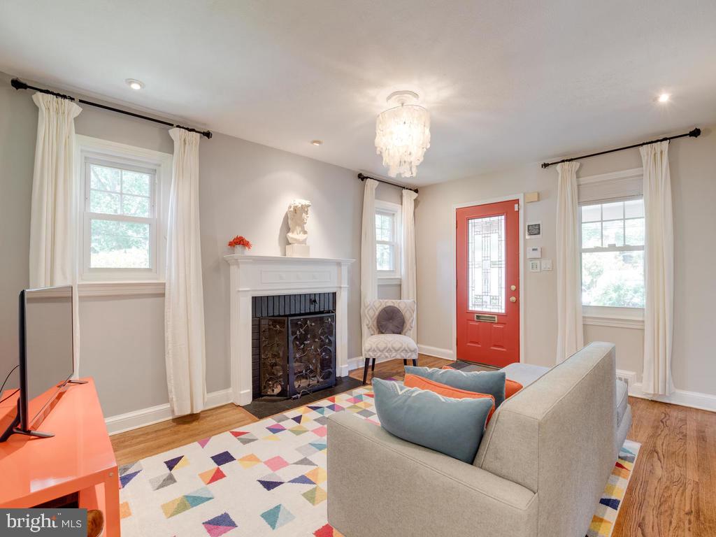 7899 Chicago Avenue Silver Spring, MD 20910 - Photo 11 of 49 Gallery Image 11